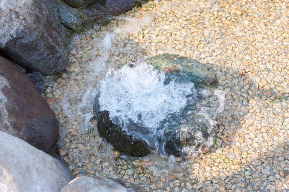 秦野市カルチャーパーク水遊び場の水は名水日本一の地下水を利用02