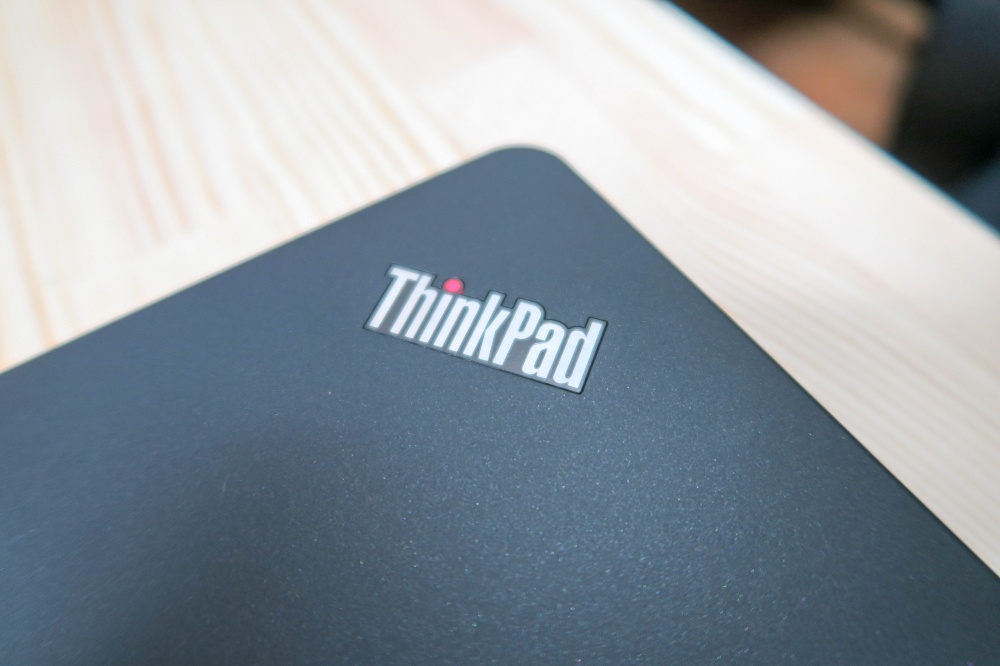 ThinkPad 13 天板のインジケーターランプ