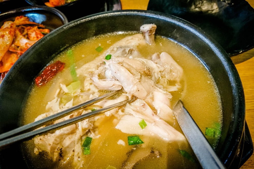 サムゲタン（鶏と漢方の薬膳煮込み / 삼계탕）