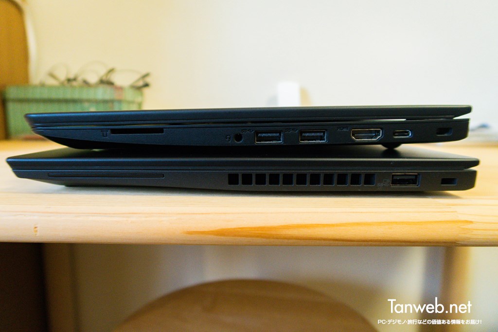 ThinkPad 13 と T495s のサイズを比較
