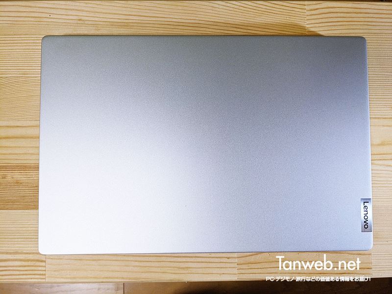 Lenovo IdeaPad Slim 天板